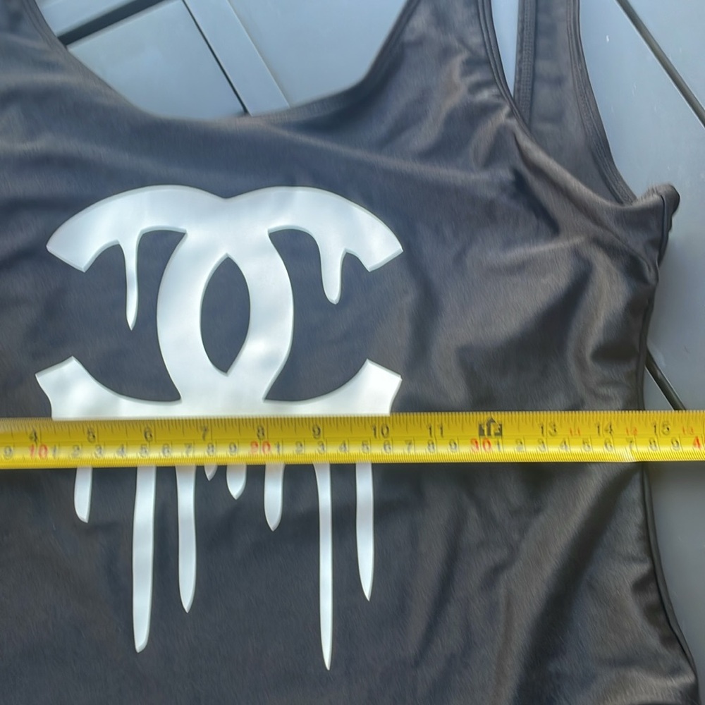 Ladies one piece - Picture 3 of 4